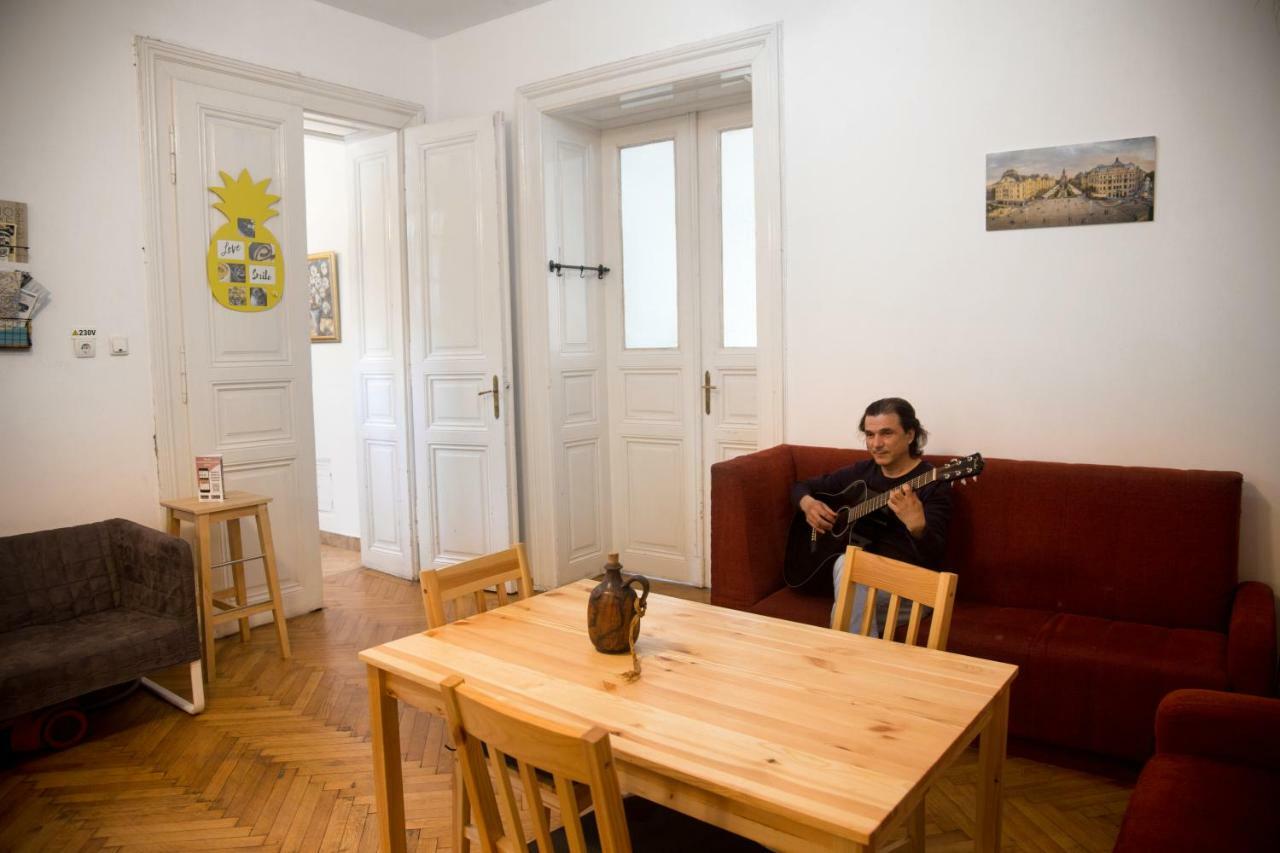 Old Town Hostel *